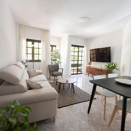 Comfortable Centric Apartment Steps From The Beach Гран Тарахал Екстериор снимка