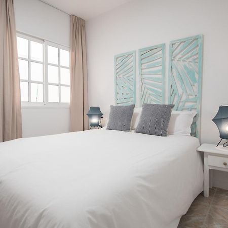Comfortable Centric Apartment Steps From The Beach Гран Тарахал Екстериор снимка