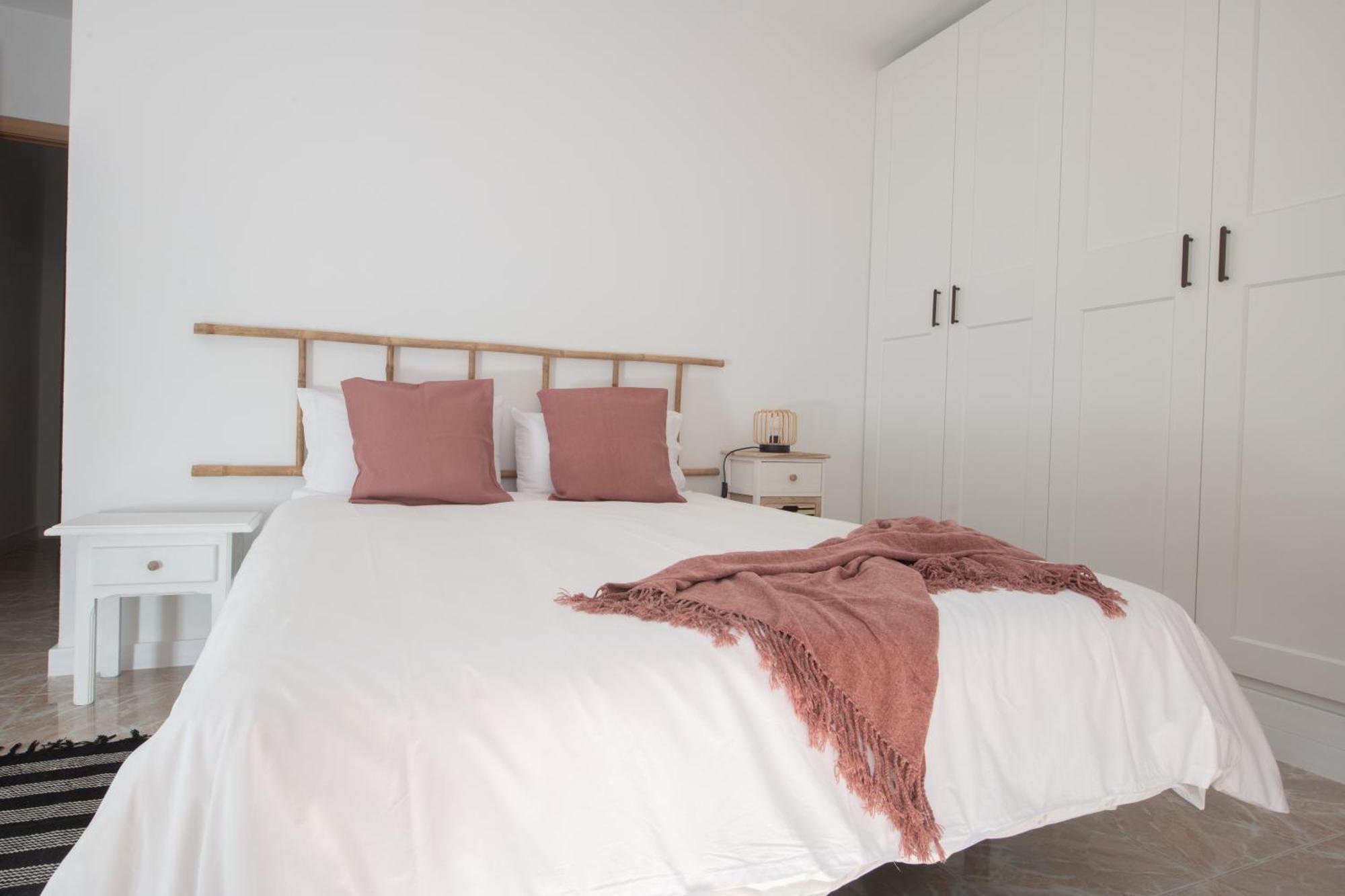 Comfortable Centric Apartment Steps From The Beach Гран Тарахал Екстериор снимка