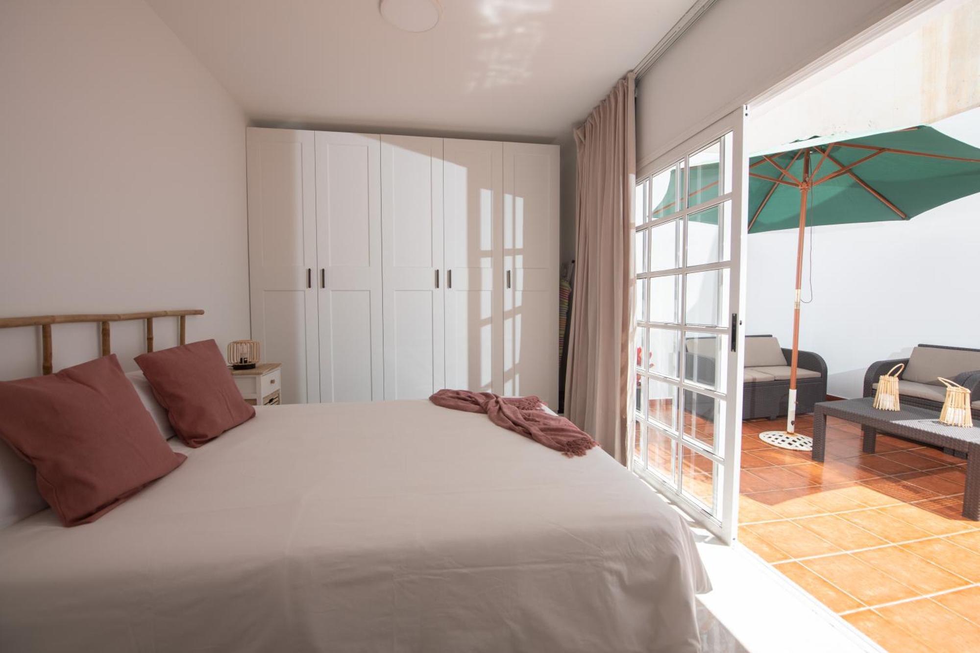 Comfortable Centric Apartment Steps From The Beach Гран Тарахал Екстериор снимка