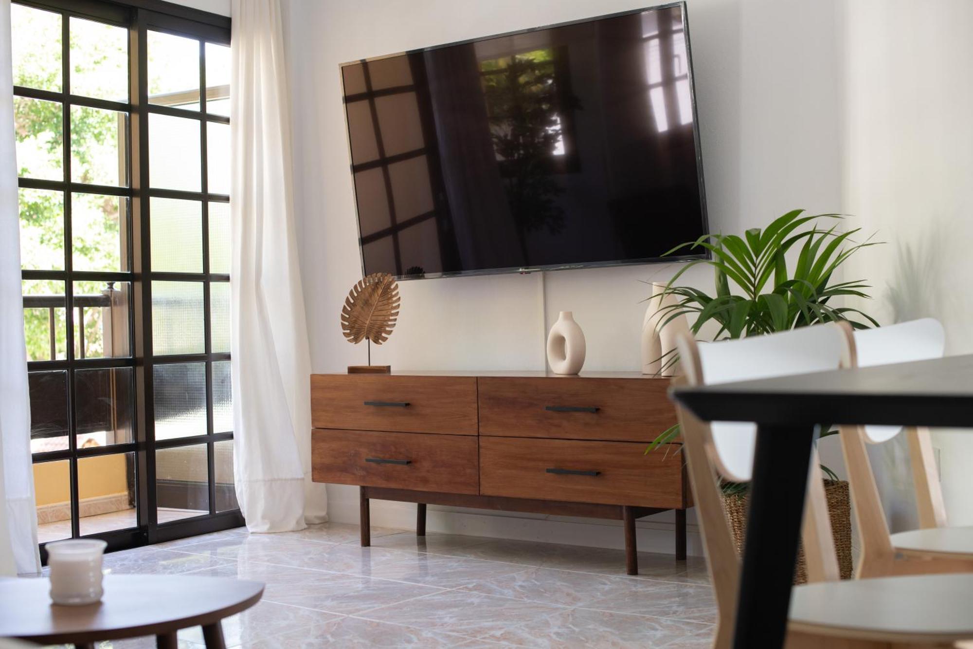 Comfortable Centric Apartment Steps From The Beach Гран Тарахал Екстериор снимка