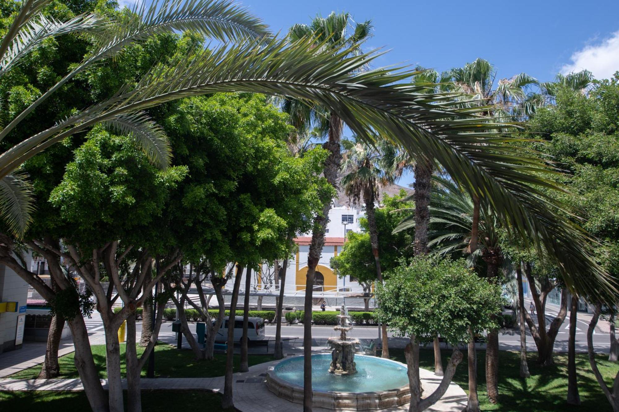 Comfortable Centric Apartment Steps From The Beach Гран Тарахал Екстериор снимка
